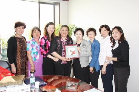 중국 광조우시 부녀연합회 부주석과 부련방문단 본원 방문